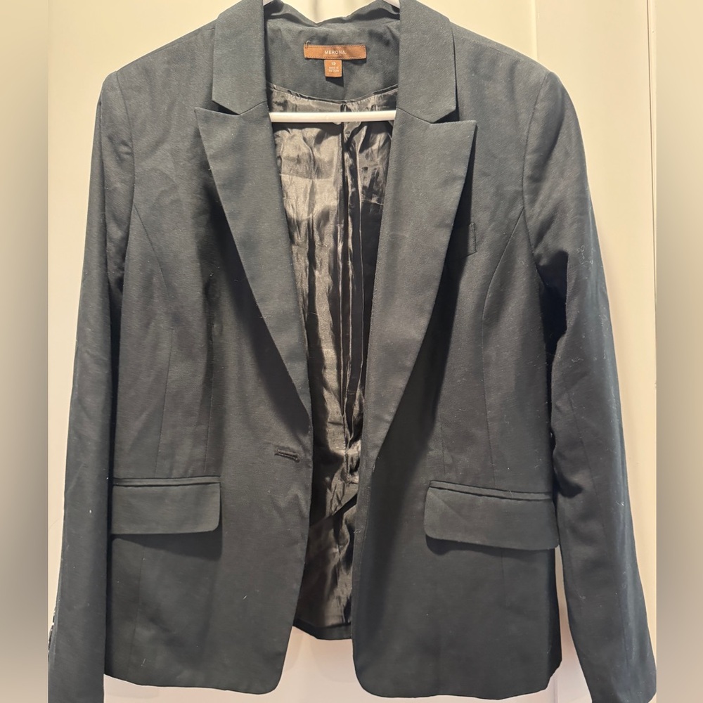 Classic Chic Black Blazer - Closet Staple!